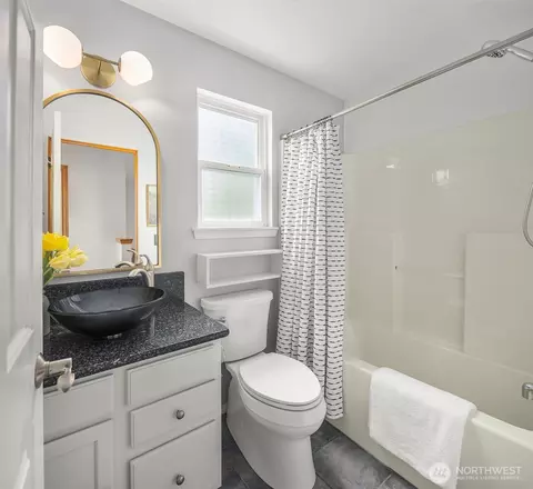 Bath - 23618 Carter Rd, Bothell, WA 98021 photo 4 of 4