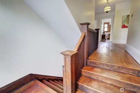 906 E Shelby St, Seattle, WA 98102 photo 14