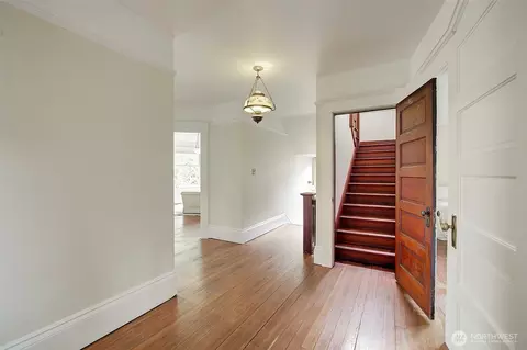 906 E Shelby St, Seattle, WA 98102 photo 21