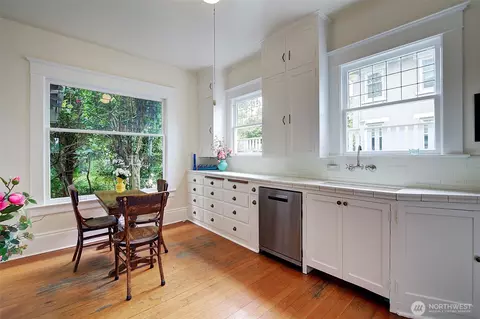 906 E Shelby St, Seattle, WA 98102 photo 11