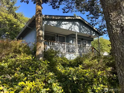 830 Magellan Ave NE, Ocean Shores, WA 98569