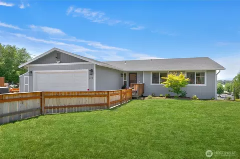 716 Cascadia Park Dr, Yakima, WA 98901