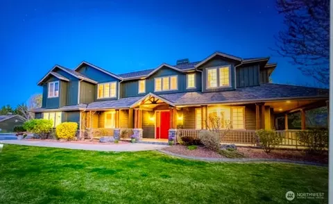 725 Majestic View Dr, Wenatchee, WA 98801