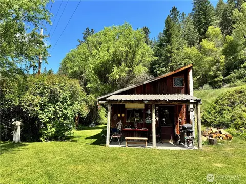 390 Customs Rd, Curlew, WA 99118