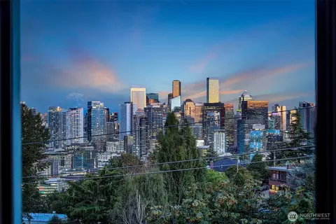1902 Bigelow Ave N #301, Seattle, WA 98109