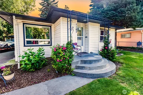 1107 S 4th St, Dayton, WA 99328