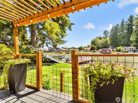 800 SE Crescent Dr, Shelton, WA 98584