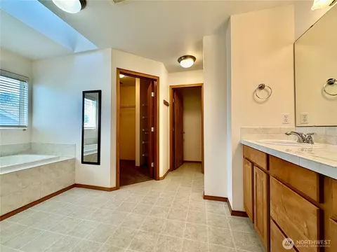 Bath - 807 Williams St NW, Orting, WA 98360 photo 1 of 5