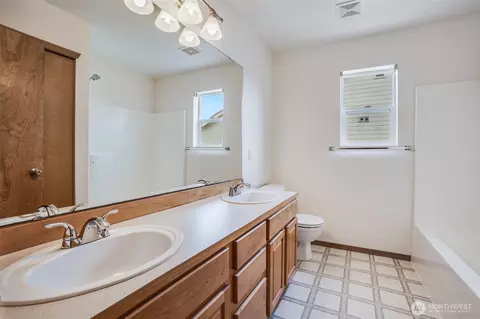 Bath - 807 Williams St NW, Orting, WA 98360 photo 4 of 5
