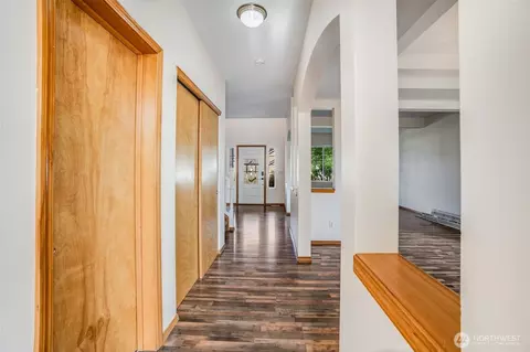 Entry Way - 807 Williams St NW, Orting, WA 98360 photo 4 of 4