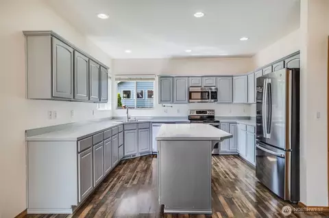 Kitchen - 807 Williams St NW, Orting, WA 98360 photo 1 of 1