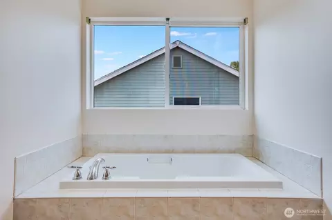 Bath - 807 Williams St NW, Orting, WA 98360 photo 3 of 5