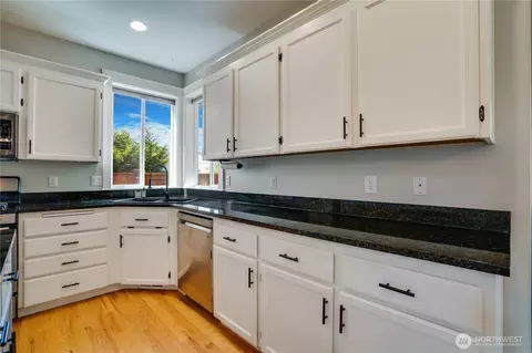 Kitchen - 20313 194th Ave E, Orting, WA 98360 photo 3 of 5