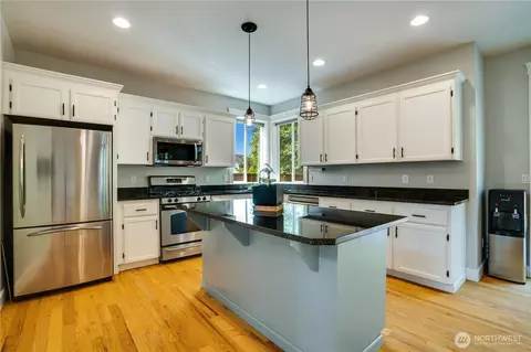 Kitchen - 20313 194th Ave E, Orting, WA 98360 photo 2 of 5