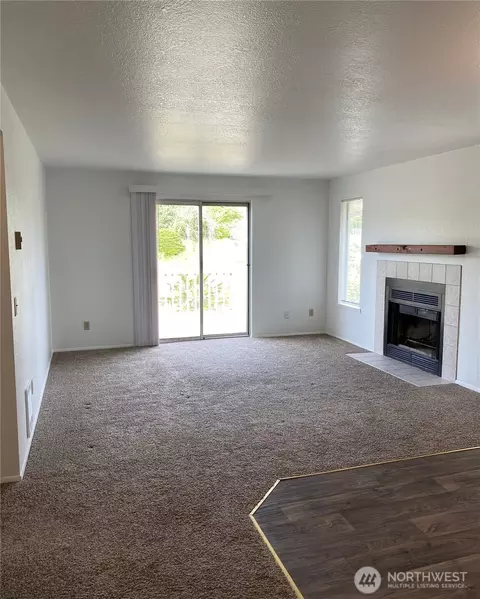 Living - 6003 Broadway, Everett, WA 98203 photo 1 of 2