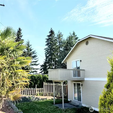 Exterior - 6003 Broadway, Everett, WA 98203 photo 1 of 2
