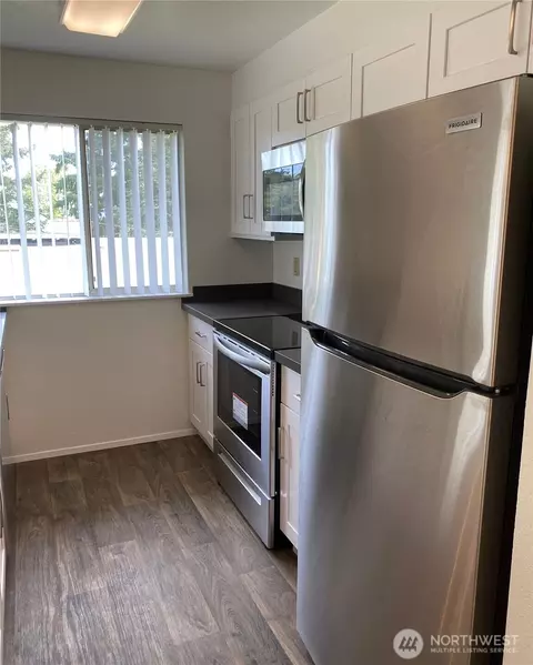 Kitchen - 6003 Broadway, Everett, WA 98203 photo 2 of 2