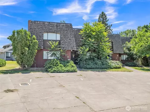 238 NE Damson Pl, College Place, WA 99324