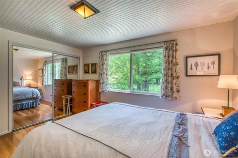 Bedroom - 3388 Deer Harbor Rd, Orcas Island, WA 98243 photo 3 of 4