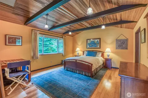 Bedroom - 3388 Deer Harbor Rd, Orcas Island, WA 98243 photo 2 of 4