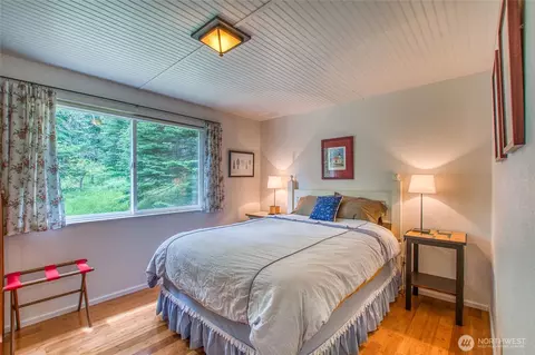 Bedroom - 3388 Deer Harbor Rd, Orcas Island, WA 98243 photo 4 of 4