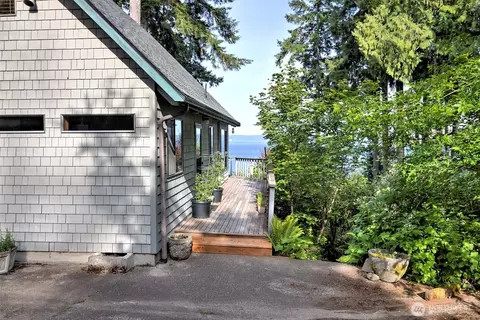 Exterior - 662 E Stadium Beach Rd E, Grapeview, WA 98546 photo 3 of 9