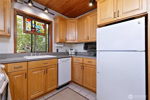 Kitchen - 662 E Stadium Beach Rd E, Grapeview, WA 98546 photo 1 of 1