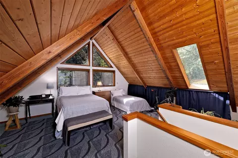 Bedroom - 662 E Stadium Beach Rd E, Grapeview, WA 98546 photo 2 of 2