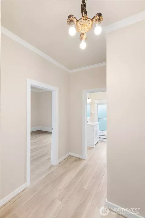 Entry Way - 3722 Oakes Ave, Everett, WA 98201 photo 2 of 2