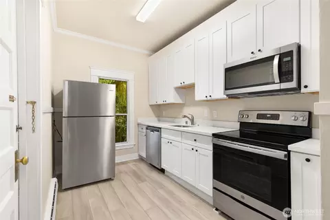 Kitchen - 3722 Oakes Ave, Everett, WA 98201 photo 3 of 3