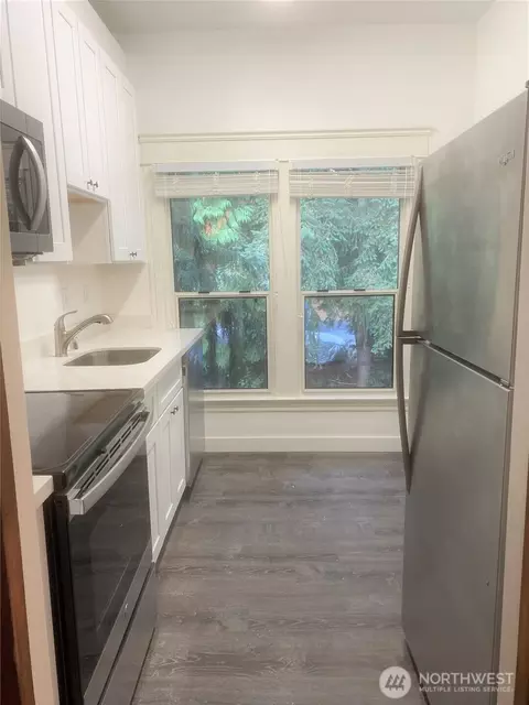 Kitchen - 3722 Oakes Ave, Everett, WA 98201 photo 2 of 3