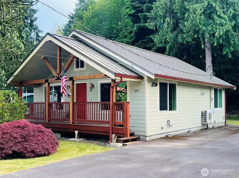 601 Mountain Trail Rd, Brinnon, WA 98320