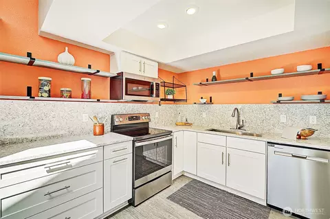 Kitchen - 18007 108th Ave NE #C4, Bothell, WA 98011 photo 2 of 3