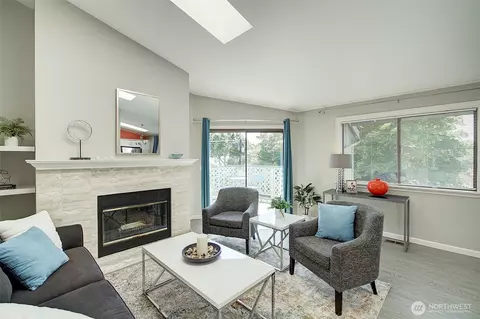 Living - 18007 108th Ave NE #C4, Bothell, WA 98011 photo 1 of 2