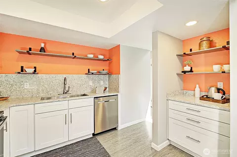 Kitchen - 18007 108th Ave NE #C4, Bothell, WA 98011 photo 3 of 3