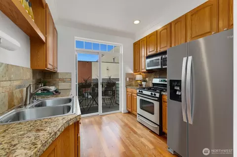 Kitchen - 335 16th Ave E #B, Seattle, WA 98112 photo 1 of 3
