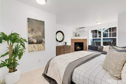 Bedroom - 335 16th Ave E #B, Seattle, WA 98112 photo 3 of 5