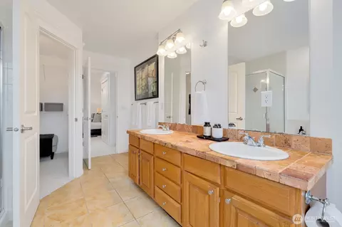 Bath - 335 16th Ave E #B, Seattle, WA 98112 photo 3 of 3