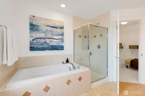Bath - 335 16th Ave E #B, Seattle, WA 98112 photo 2 of 3
