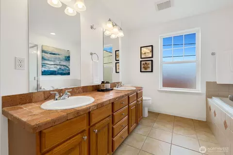 Bath - 335 16th Ave E #B, Seattle, WA 98112 photo 1 of 3
