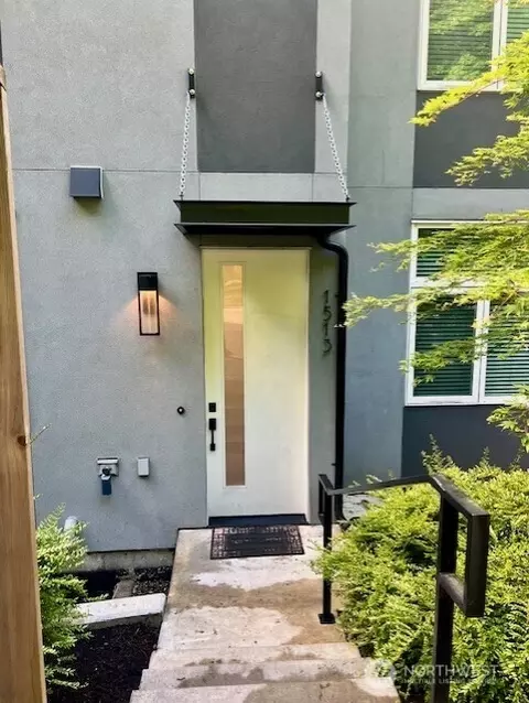 1513 Lakeview Blvd E, Seattle, WA 98102