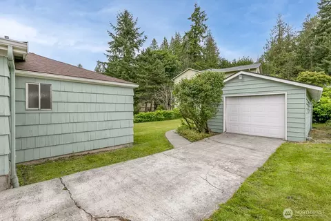 Exterior - 7009 Rainier Dr, Everett, WA 98203 photo 3 of 7