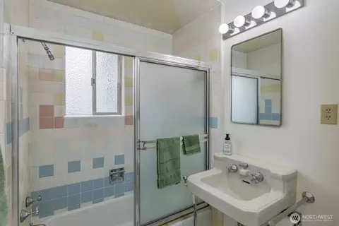 Bath - 7009 Rainier Dr, Everett, WA 98203 photo 1 of 1