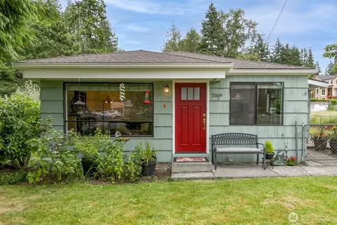 Exterior - 7009 Rainier Dr, Everett, WA 98203 photo 2 of 7