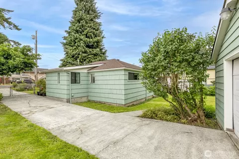 Exterior - 7009 Rainier Dr, Everett, WA 98203 photo 7 of 7