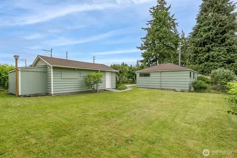 Exterior - 7009 Rainier Dr, Everett, WA 98203 photo 6 of 7
