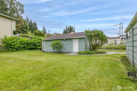 Exterior - 7009 Rainier Dr, Everett, WA 98203 photo 5 of 7