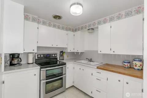 Kitchen - 7009 Rainier Dr, Everett, WA 98203 photo 1 of 2