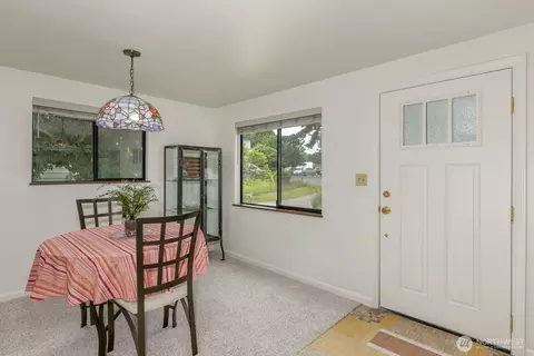 Entry Way - 7009 Rainier Dr, Everett, WA 98203 photo 2 of 2