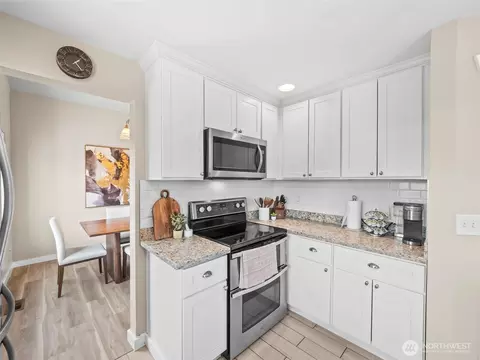 Kitchen - 535 Blanchat Ct, Enumclaw, WA 98022 photo 4 of 5